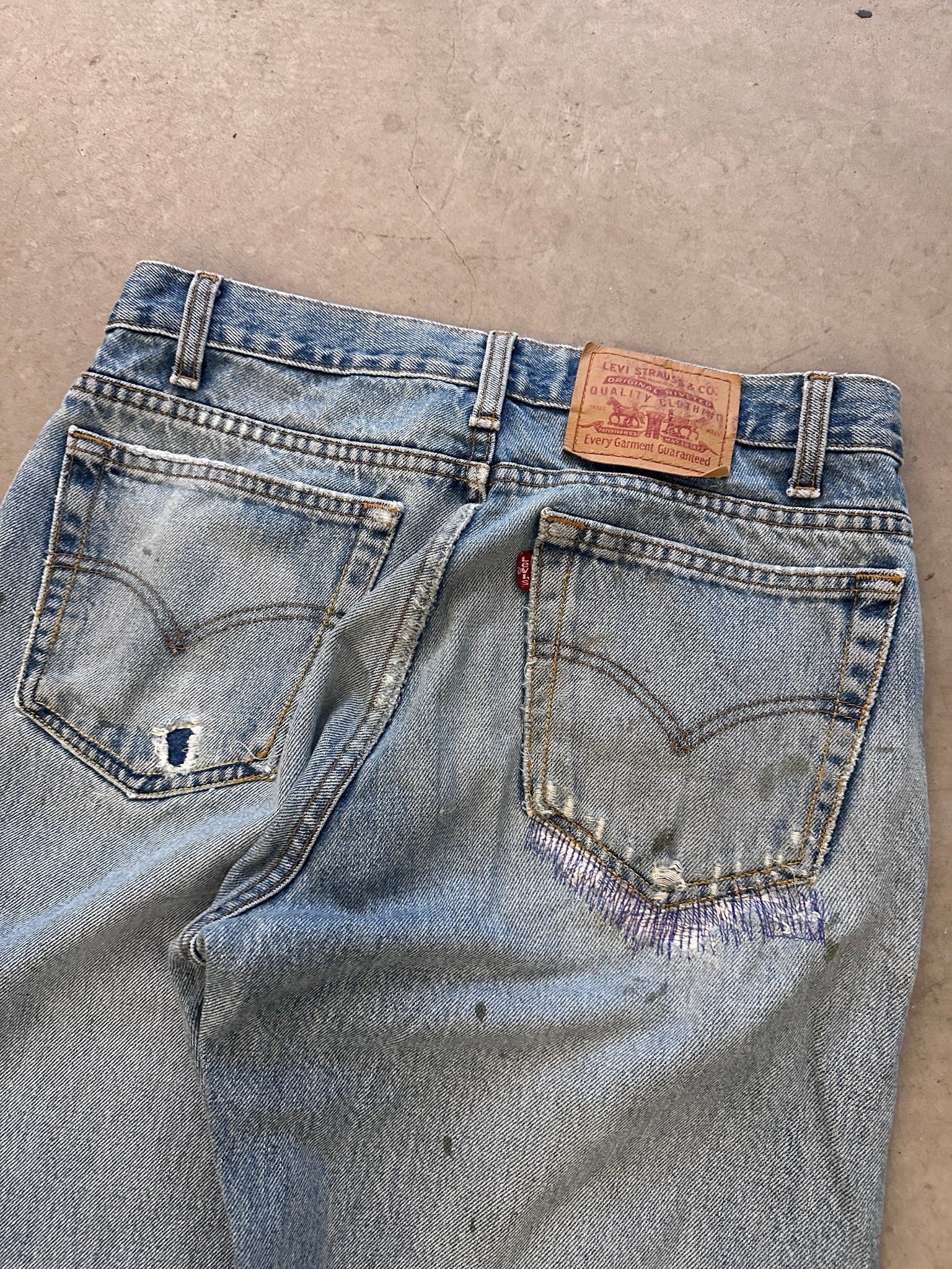 1990's Levi's 550 Repaired Jeans - 33 x 30