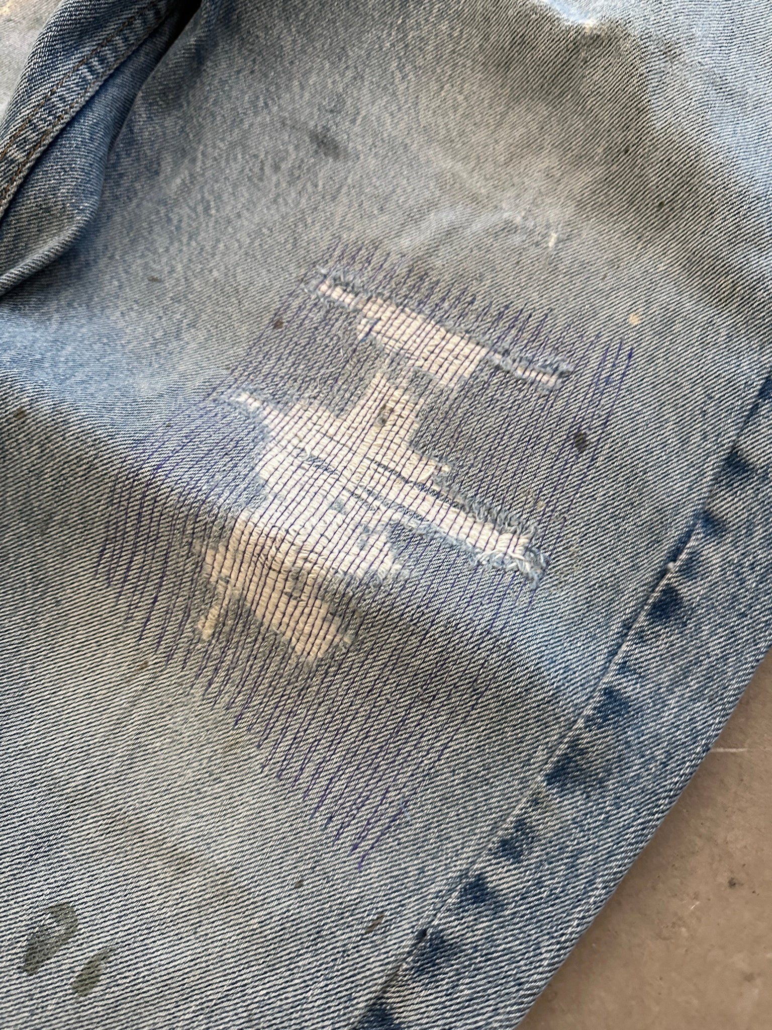 1990's Levi's 550 Repaired Jeans - 33 x 30