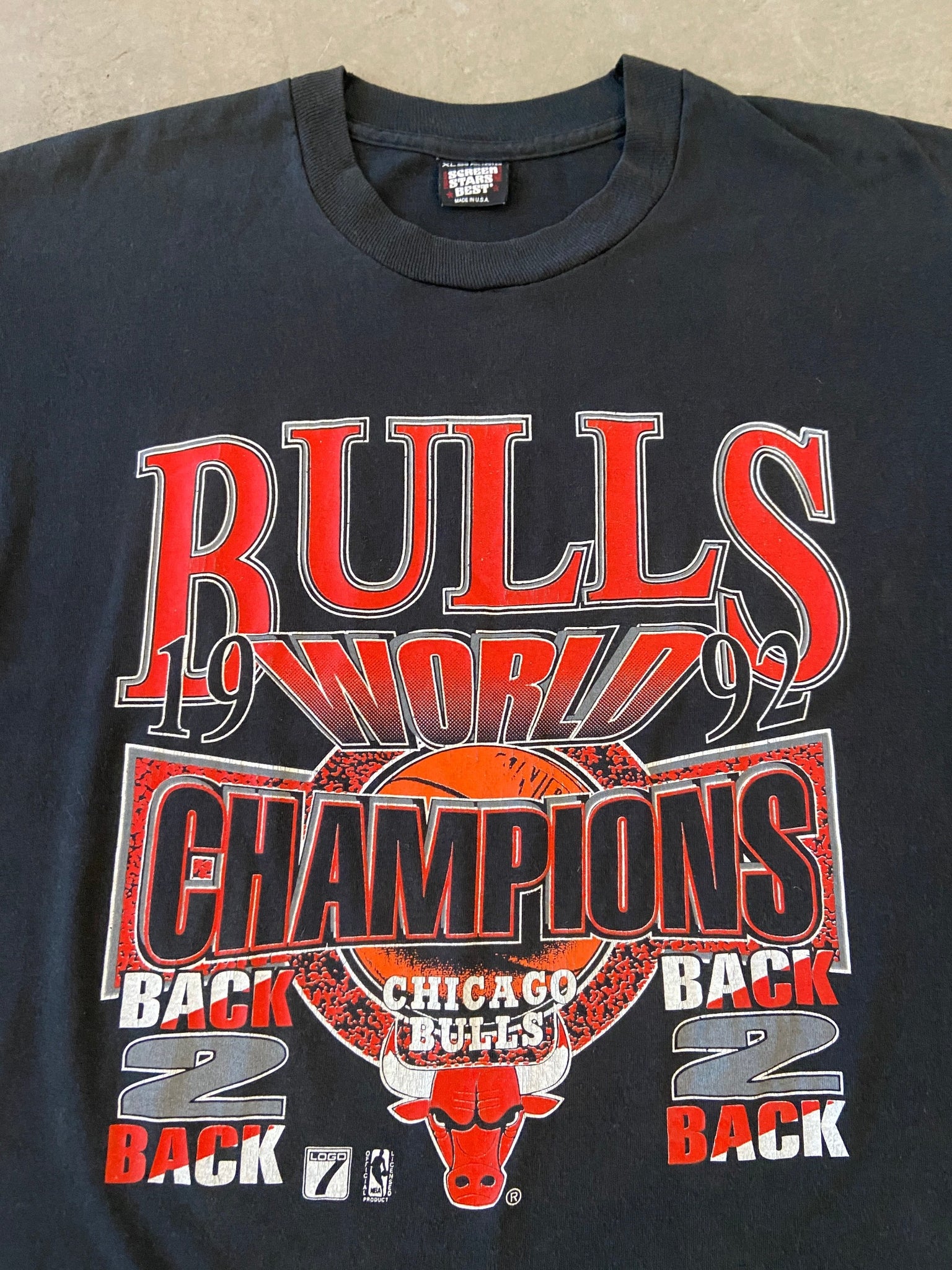 1992 Chicago Bulls Back 2 Back World Champions T-Shirt - XL